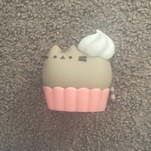Pusheen exclusive pusheen box figure